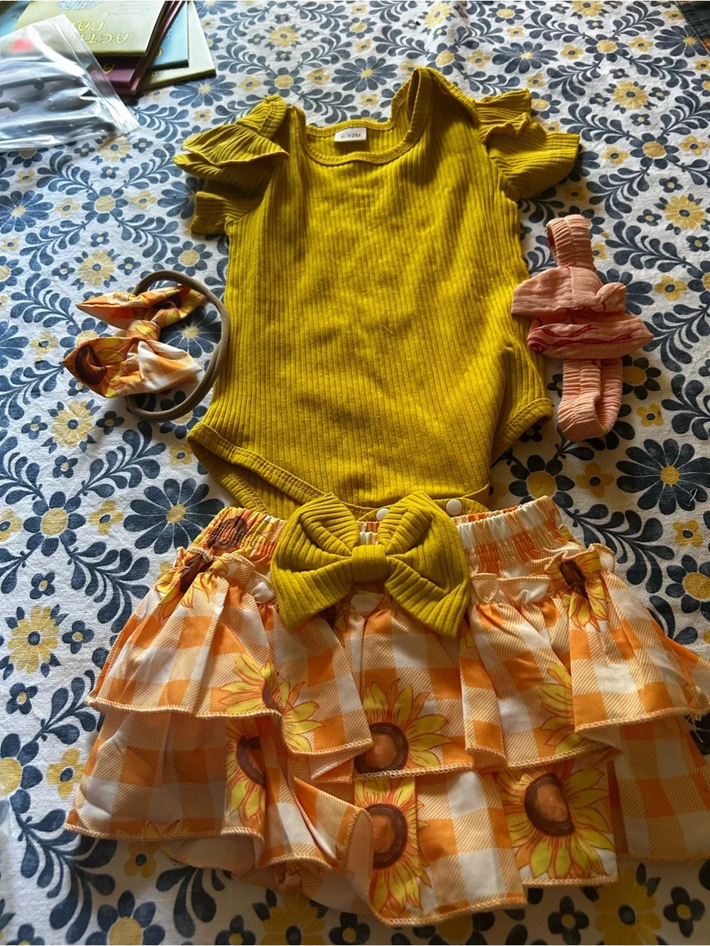 Short Sleeve Ribbed Romper Ruffle Layered Bloomers Shorts Headbands-Size 9-12 mo